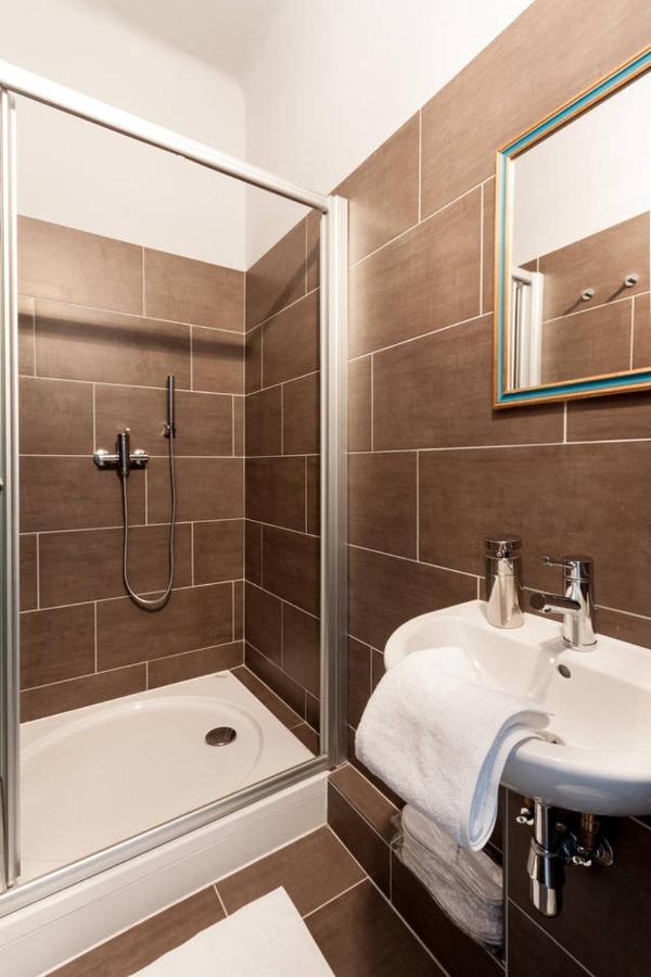 Europe Heart Apartment For 9 Budapest Ngoại thất bức ảnh